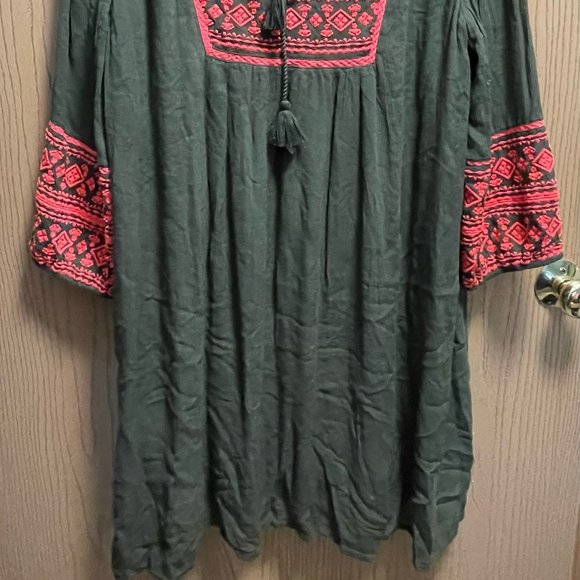 Women's Dress - Picture 3 of 3